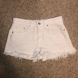 Levi's White Cut-Off Shorts🤍